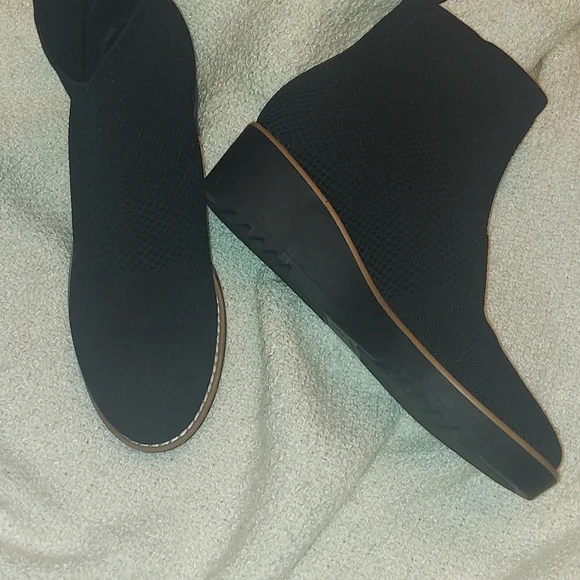 Black Bandolino Booties Worn 1x - Picture 2 of 4